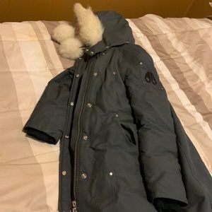 wore it a few times good quality coat for the winter time it’s also long